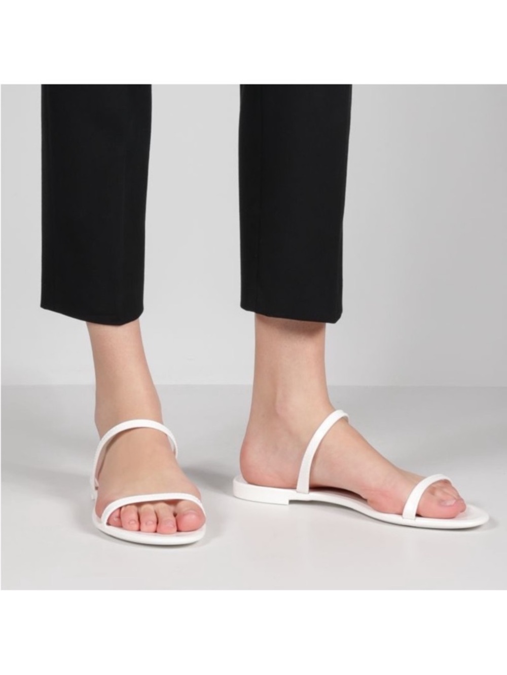 Stuart Weitzman Sawyer Jelly Sandals Sz 11 White Minimal Strappy Flat Slide